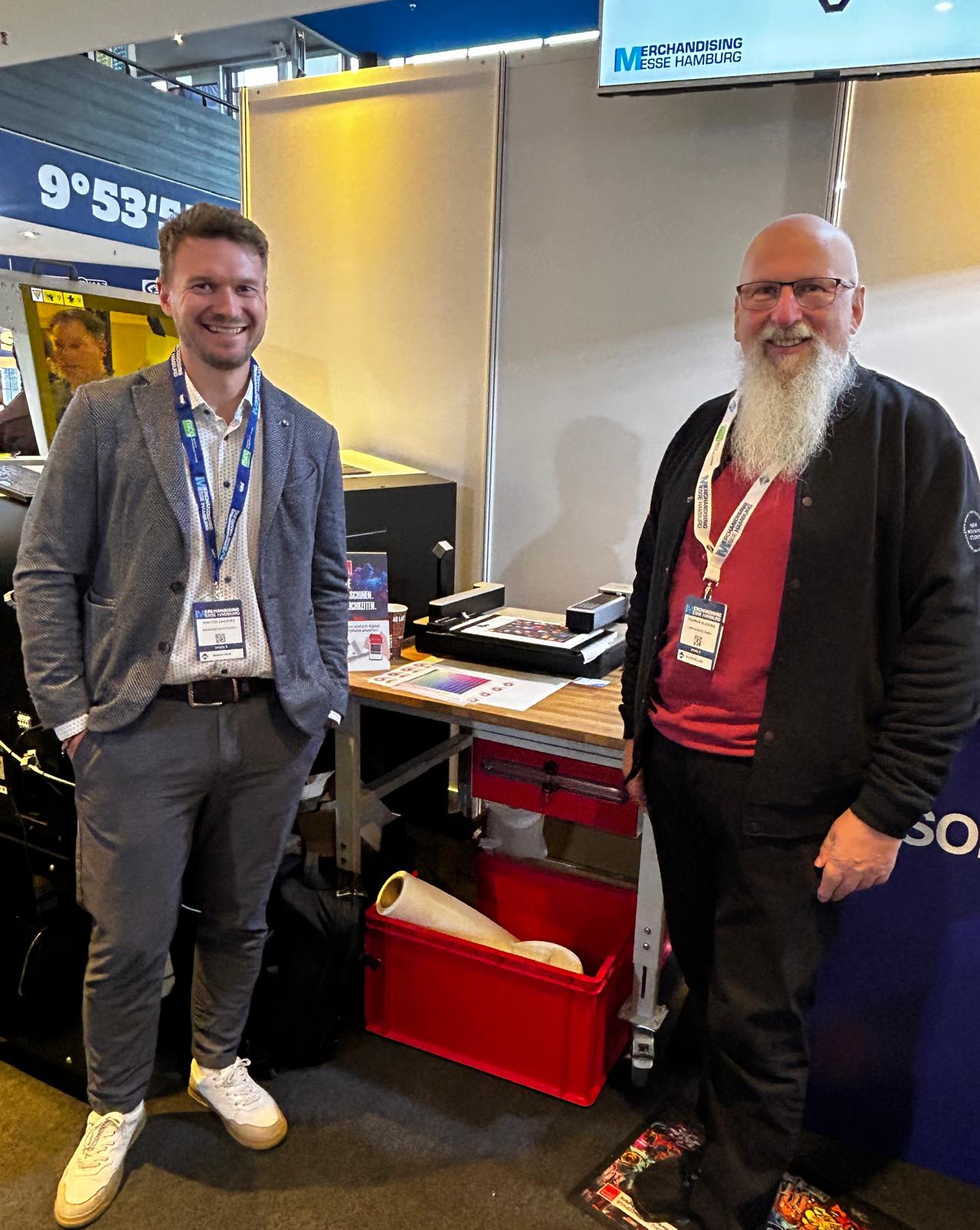 Merchandising Messe Hamburg. Barbieri auf IVMSignTex Stand